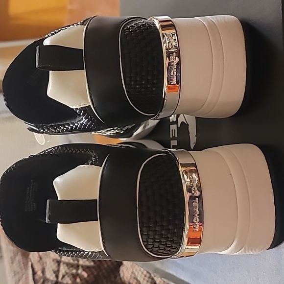 Michael Kors Platform Sneaker - Picture 2 of 4